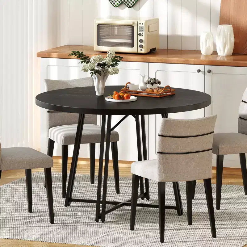 Table à manger avec 8 pieds de support en métal et une base en forme de croix.